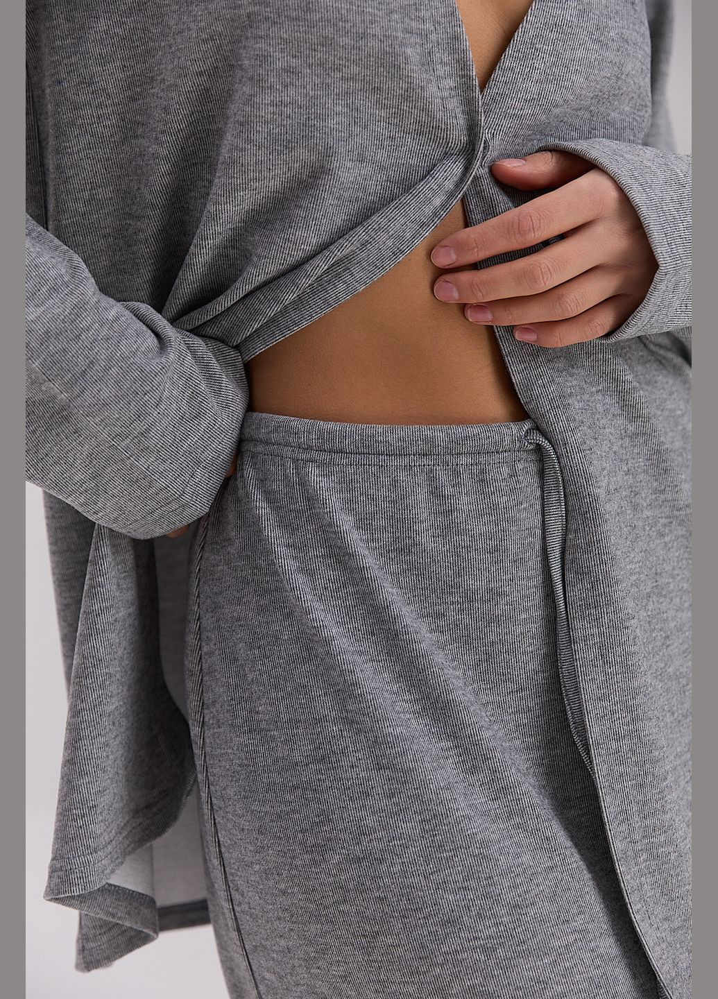 Жіночий трикотажний костюм зі спідницею і кардиганом графітовий Arjen (324392986)