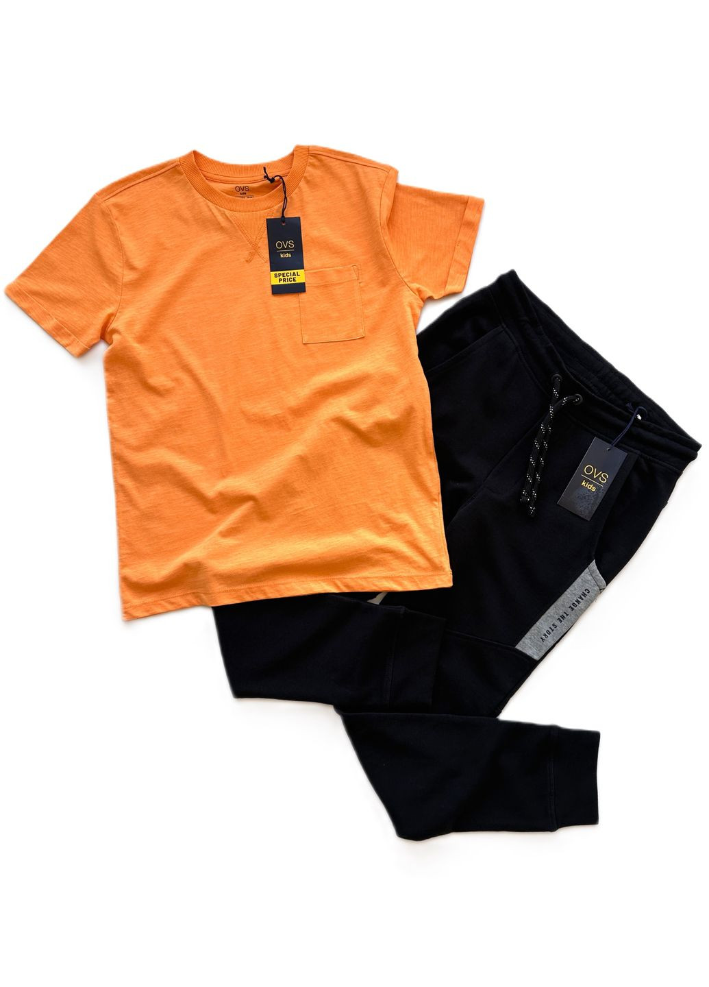 Костюм для мальчика спортивные брюки-джогеры черные 2000-53+ футболка оранжевая 2000-60 OVS (292559246)