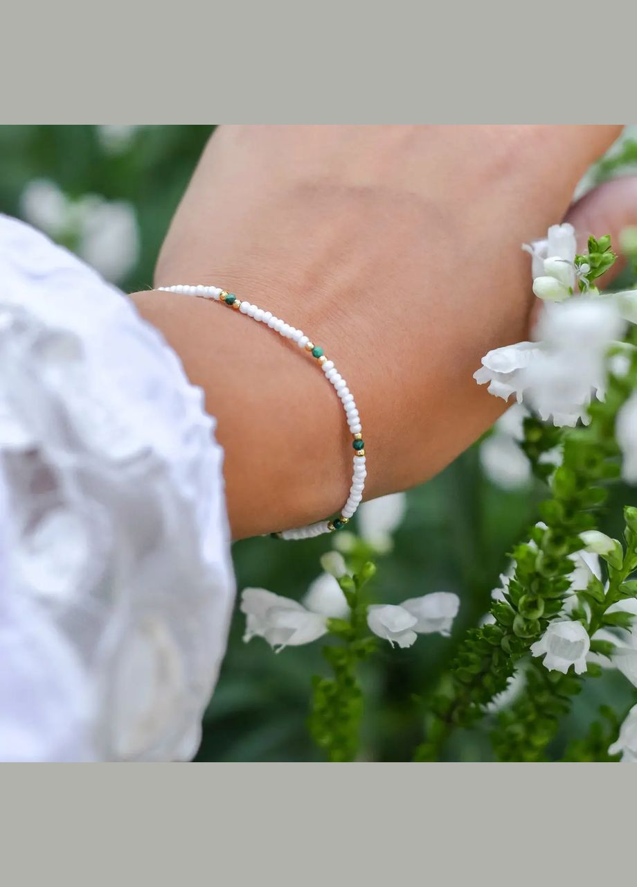 Браслет на гумці натуральний камінь Малахіт, Бісер + вставки колір золото, фур-ра гіп-ний сплав d-2мм L-18см No Brand браслет (301910866)