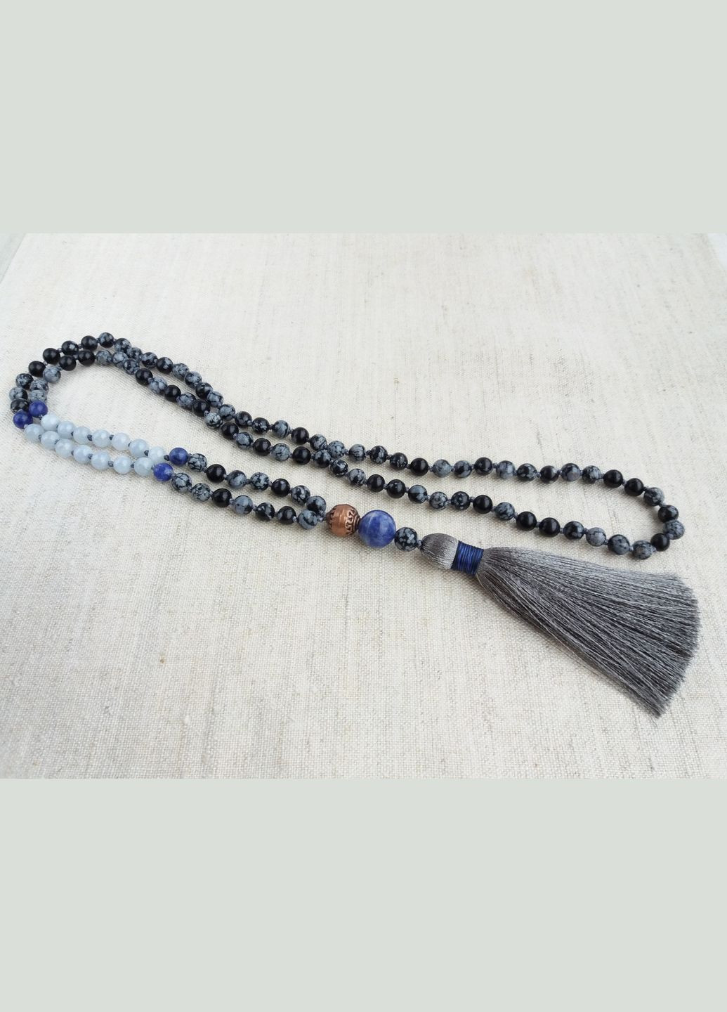 Чотки з натурального каменю Аквамарин Сніговий обсидіан 108 намистин з вузлами d 6мм No Brand (336950750)