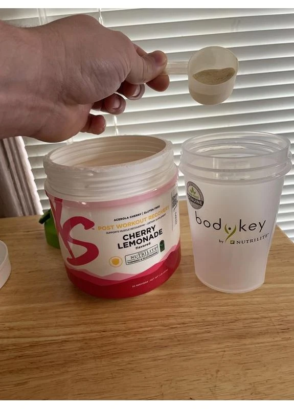 Післятренувальний комплекс XS Post-Workout Recovery – Cherry Lemonade зі смаком вишневого лимонаду (20 порцій) Amway (387647232)