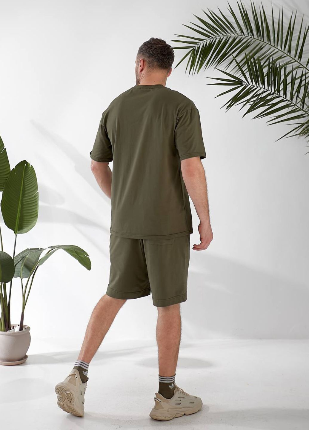Оливковий (хакі) літній базовий костюм-двійка: футболка та штани з шортами Україна
