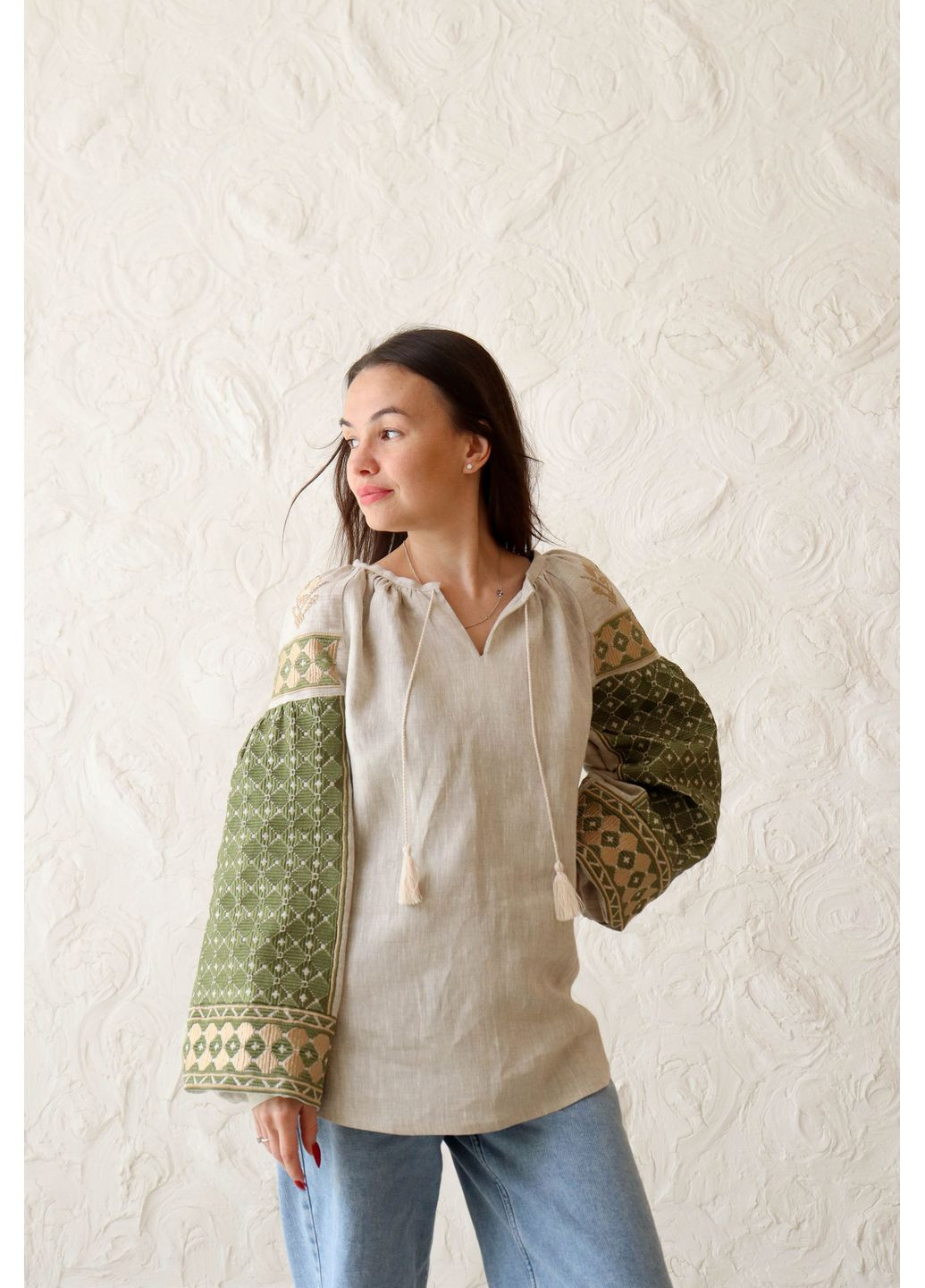Бежевая женская вышиванка код нации со стильным орнаментом, 100% лен, зеленая вышивка гладью, xs-4xl MOTYV узор орнамент лен (366239451)