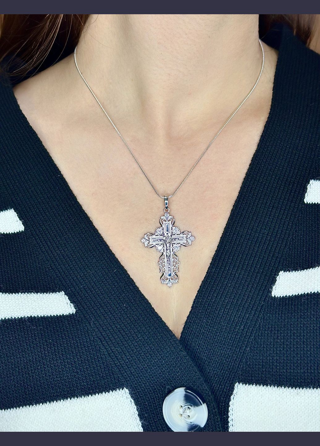 Родиевый блеск и кристальное сияние – серебряный крестик с цирконием Family Jewelry House (338438254)