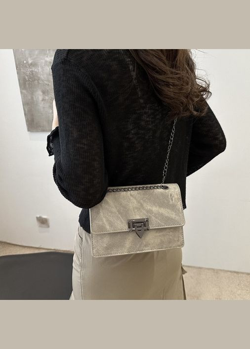 Жіноча класична сумка 10368 на ланцюжку бежева No Brand (306709457)