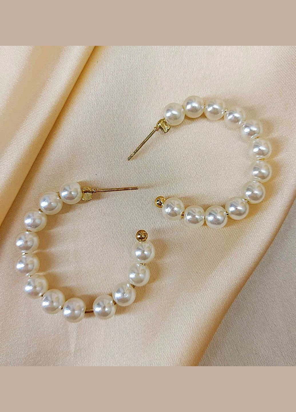 Сережки жіночі Середні кільця в намистинах No Brand (347608720)