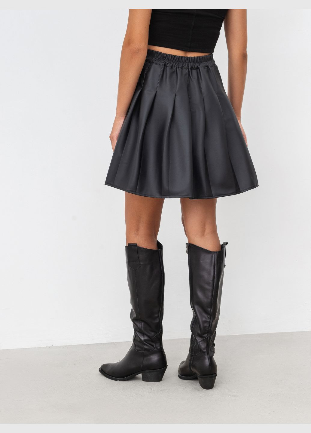Черная однотонная юбка из матовой кожи Romashka
