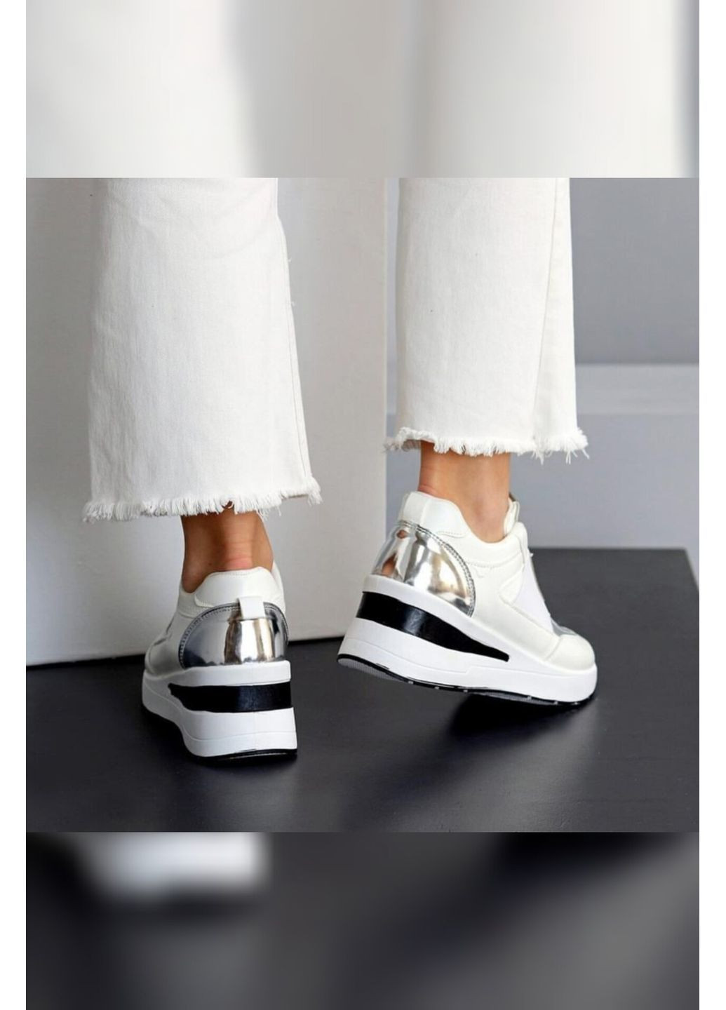 Женские белые сникерсы на танкетке с серебристыми вставками – стильные кроссовки для лета Viki Кросівки белые лето (367079393)