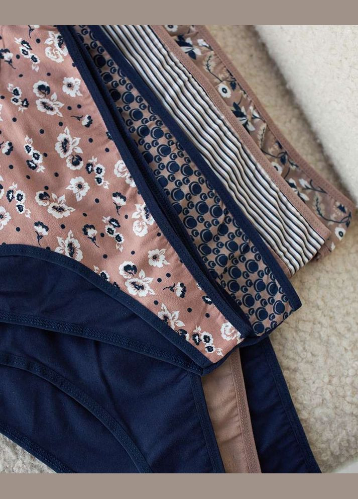 Набір жіночих базових трусиків тижневок - 7 шт Nicoletta (303617357)