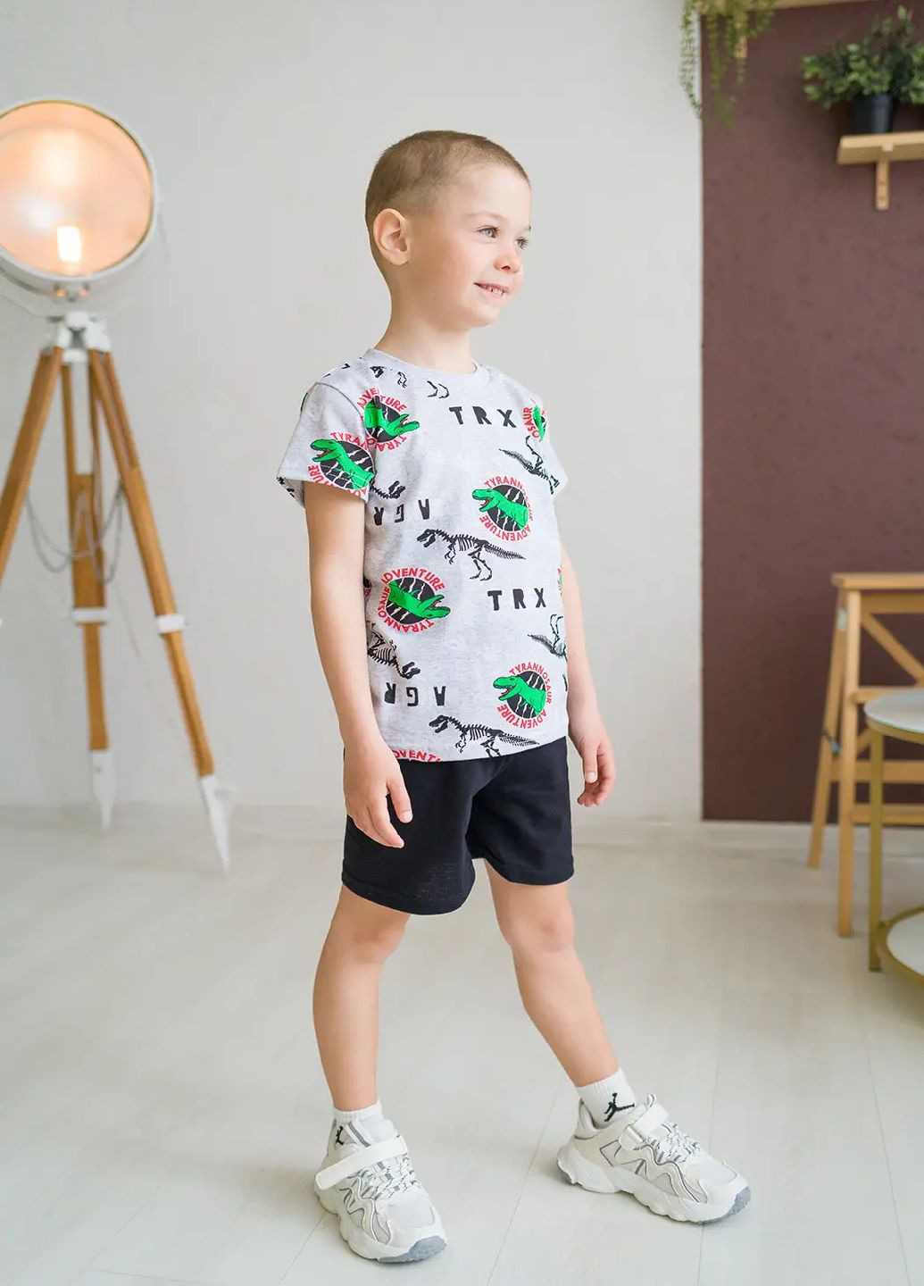 Комбинированный летний комплект для мальчика на лето футболка и шорты динозавр No Brand