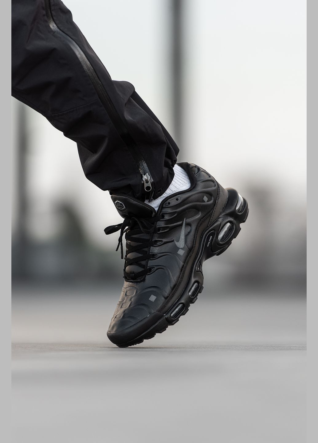 Чорні Осінні кросівки чоловічі nike air max tn plus black | найк аір макс тн плюс чорні No Brand