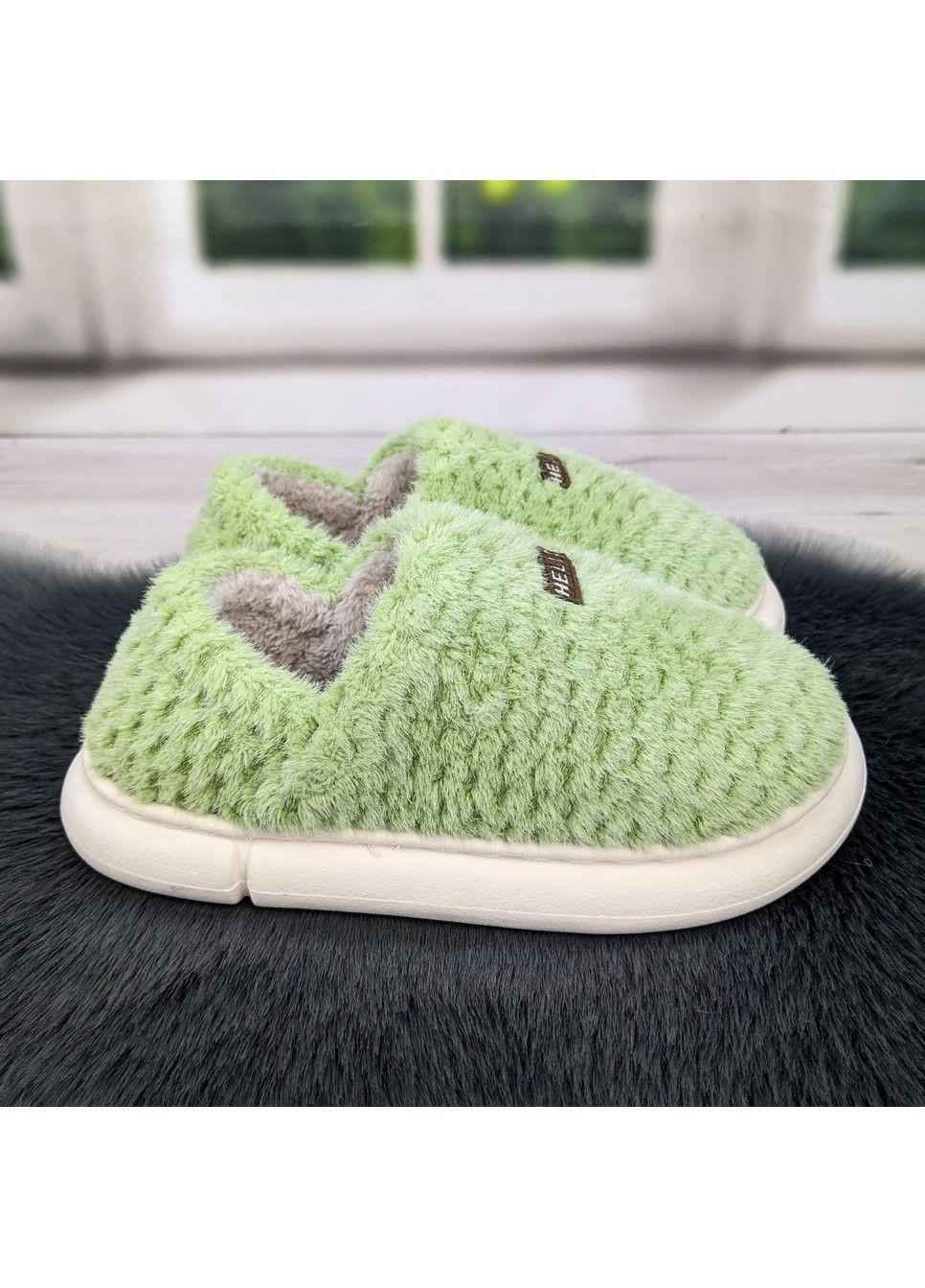 Зеленые тапочки чуни женские теплые закрытые Lion