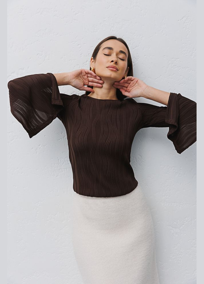 Плиссированная женская кофта темно-шоколадная с разрезами на рукавах Arjen (294907731)