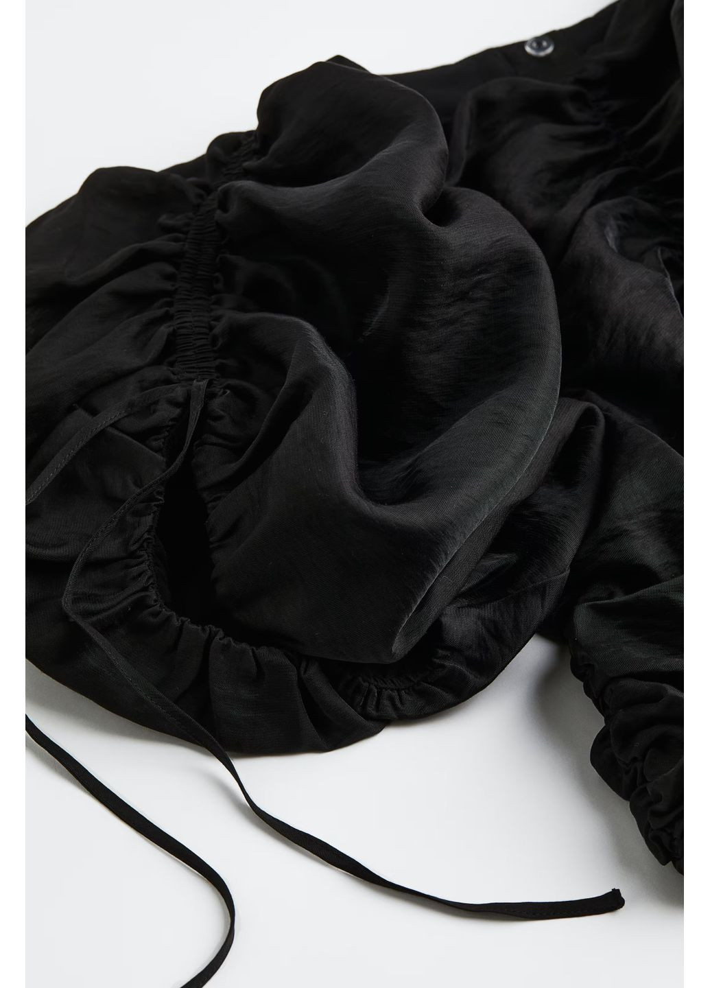 Чёрная блузка с присборенными рукавами-буфами H&M