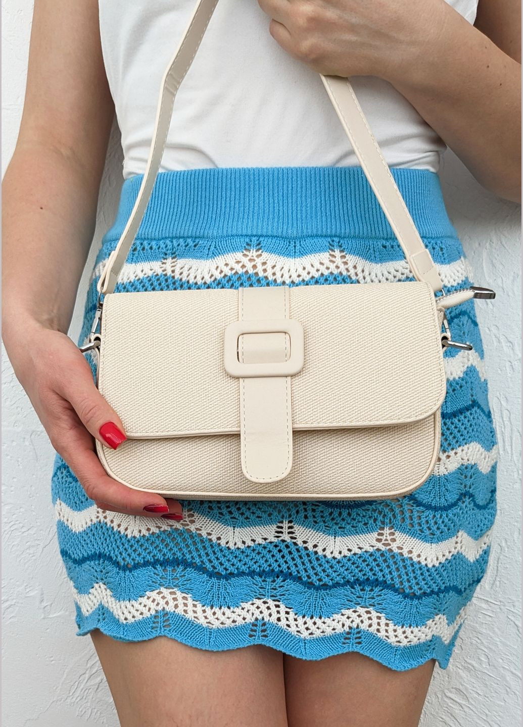 Стильная женская сумка-багет из экокожи с оригинальным декором в виде цепи и имитированного лезвия бритвы InFashion Сумка (327308723)