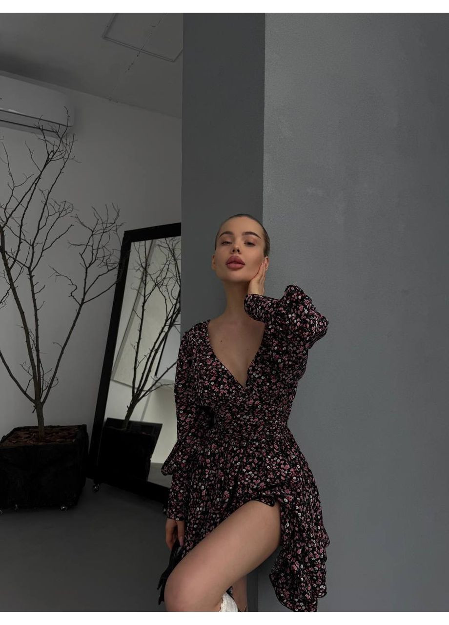 Черное повседневный цветочное мини-платье с длинными рукавами и глубоким вырезом Україна