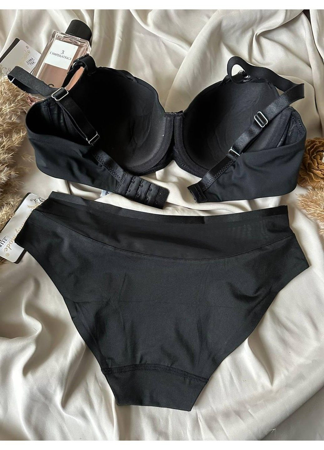 Черный женское нижнее белье мягкий поролон 11004 черный Lanny Mode