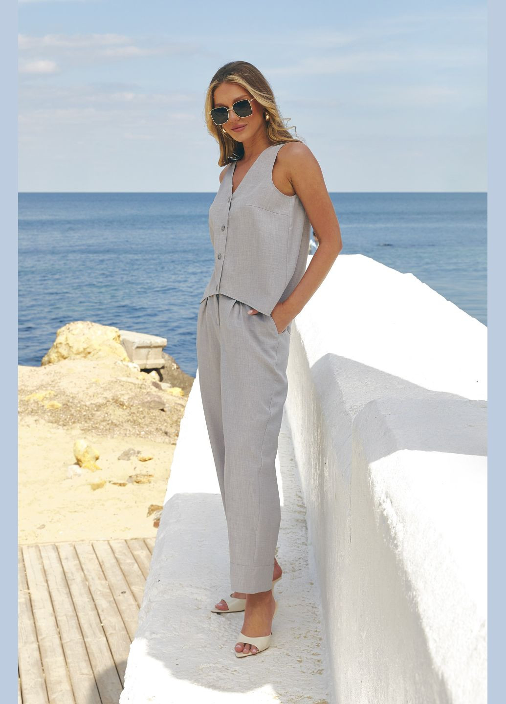 Жилет жіночий асиметричний крій безрукавка жіноча жилетка на ґудзиках льон-котон ST-Seventeen (333832831)