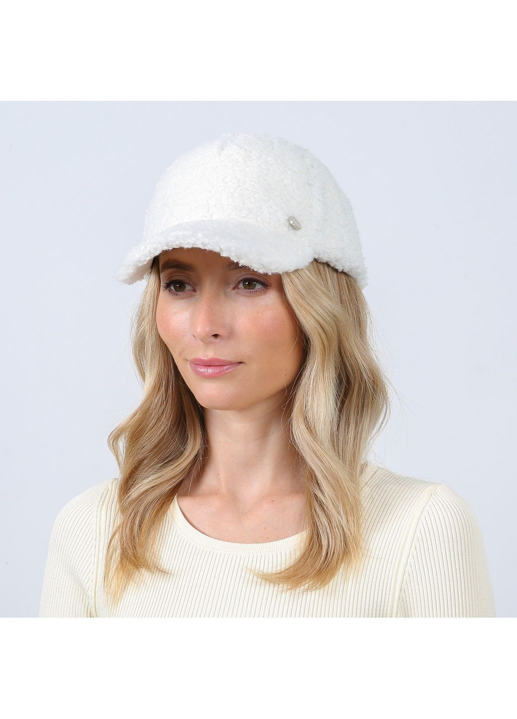 Бейсболка з регулятором жіноча штучне хутро каракуль біла ДАРИНА LuckyLOOK 559-745 (351489064)