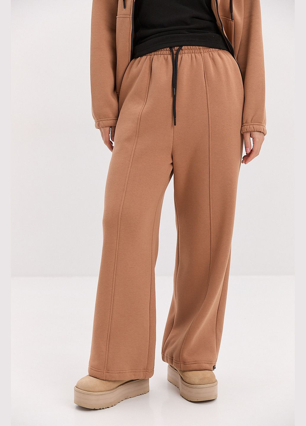 Жіночі спортивні штани бежеві з куліскою внизу Arjen (314901733)
