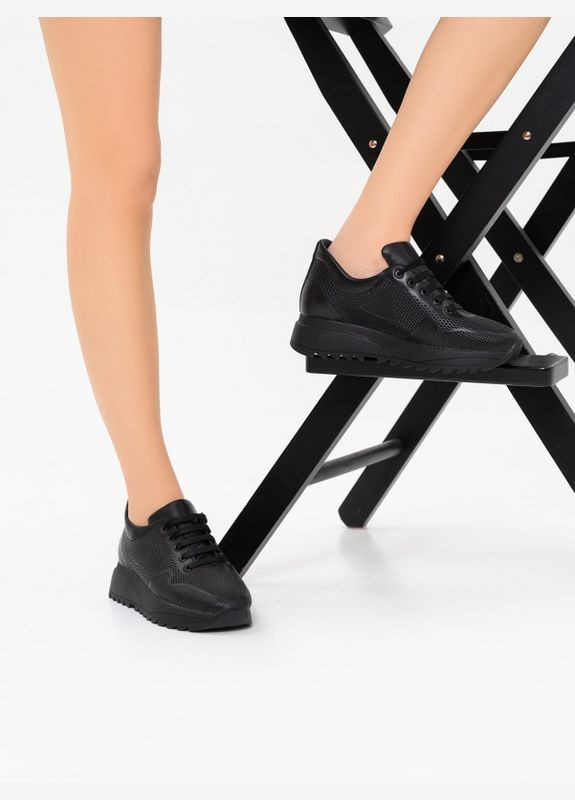 Чорні осінні чорні шкіряні кросівки з перфорацією ISSA PLUS