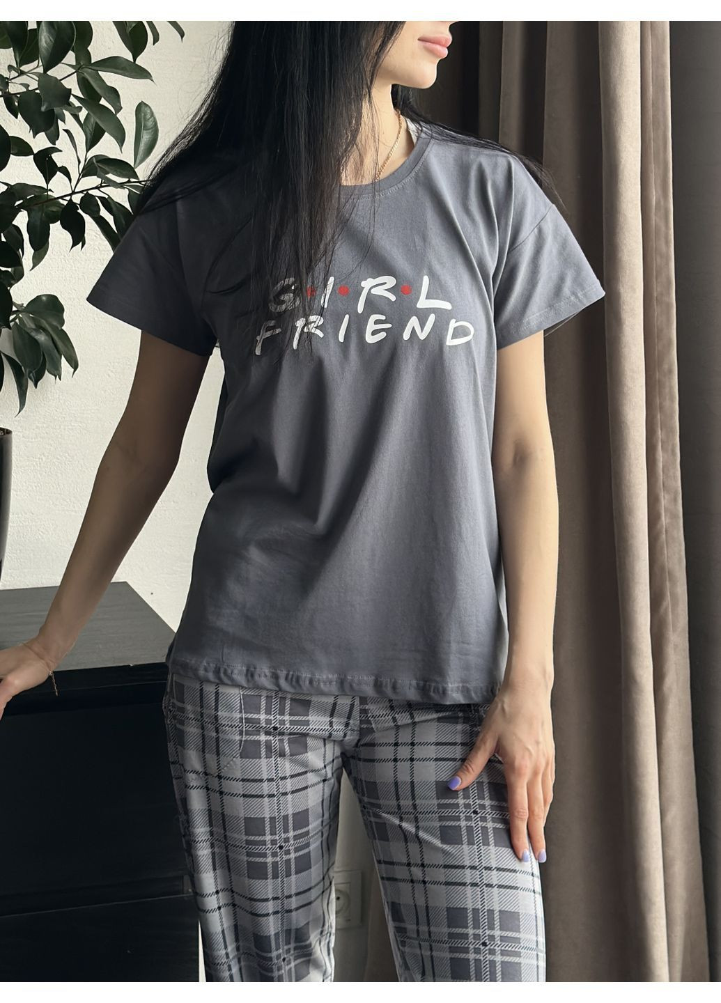 Сіра парні піжами у стилі family look "друзі" футболка та штани в клітину Pijamoni