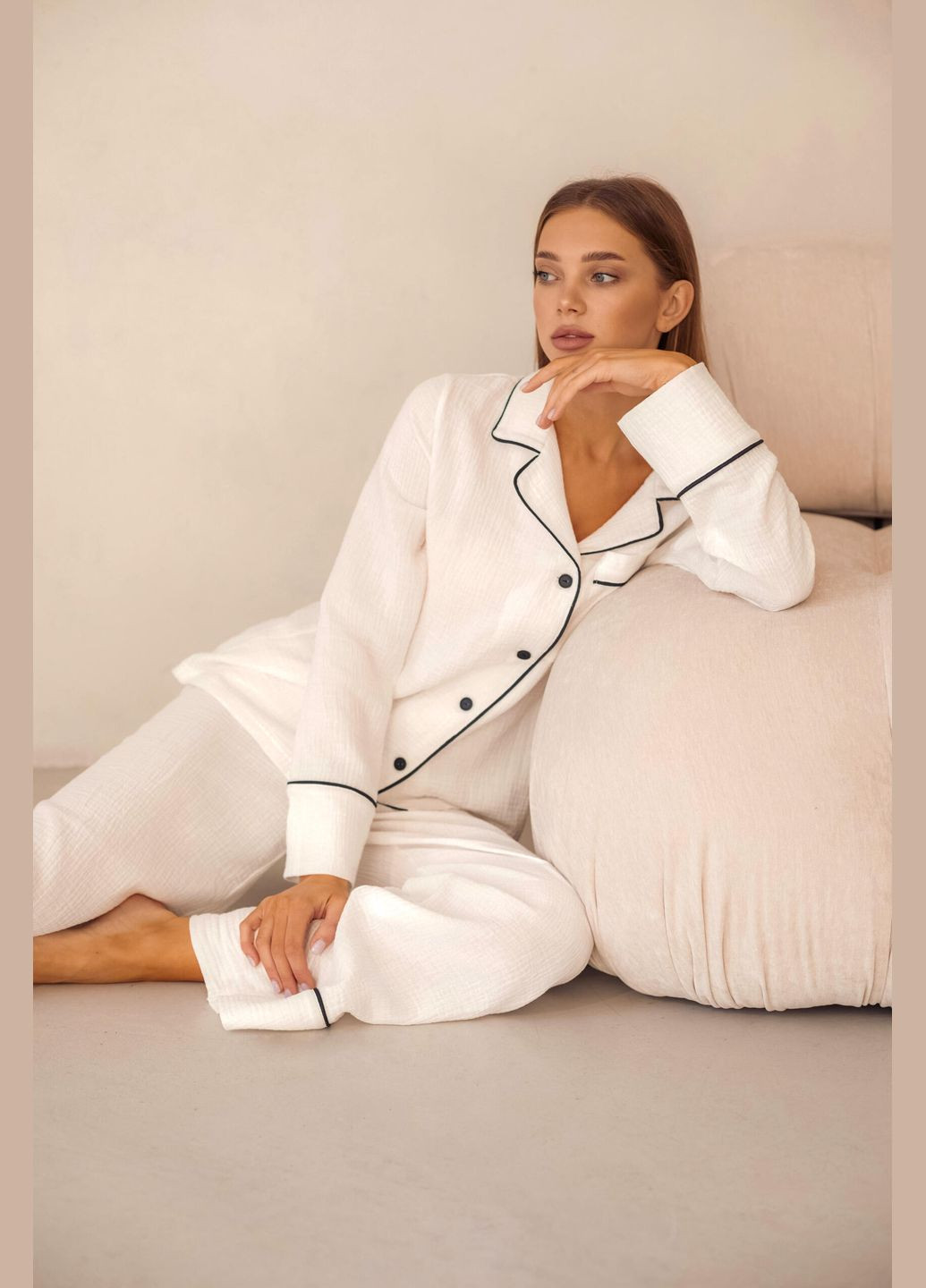 Белая всесезон женская муслиновая пижама cosy с черным кантом белый кофта + брюки No Brand