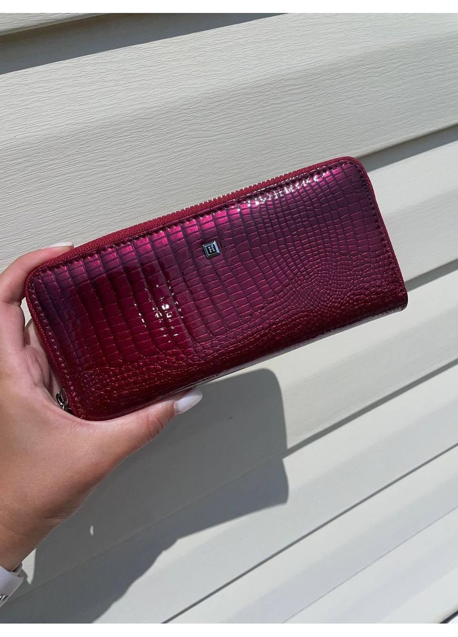 Женский кожаный лаковый кошелек на молнии с ремнем. No Brand (370381489)