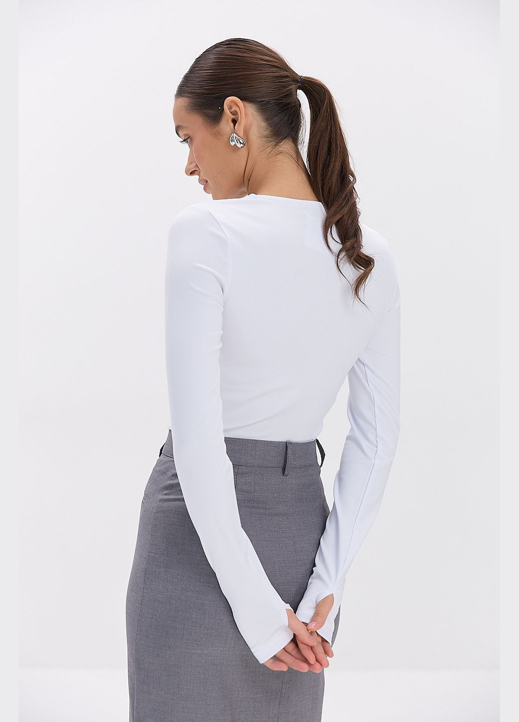 Жіночий бежевий лонгслів з вирізами спереду вгорі Arjen (317233813)