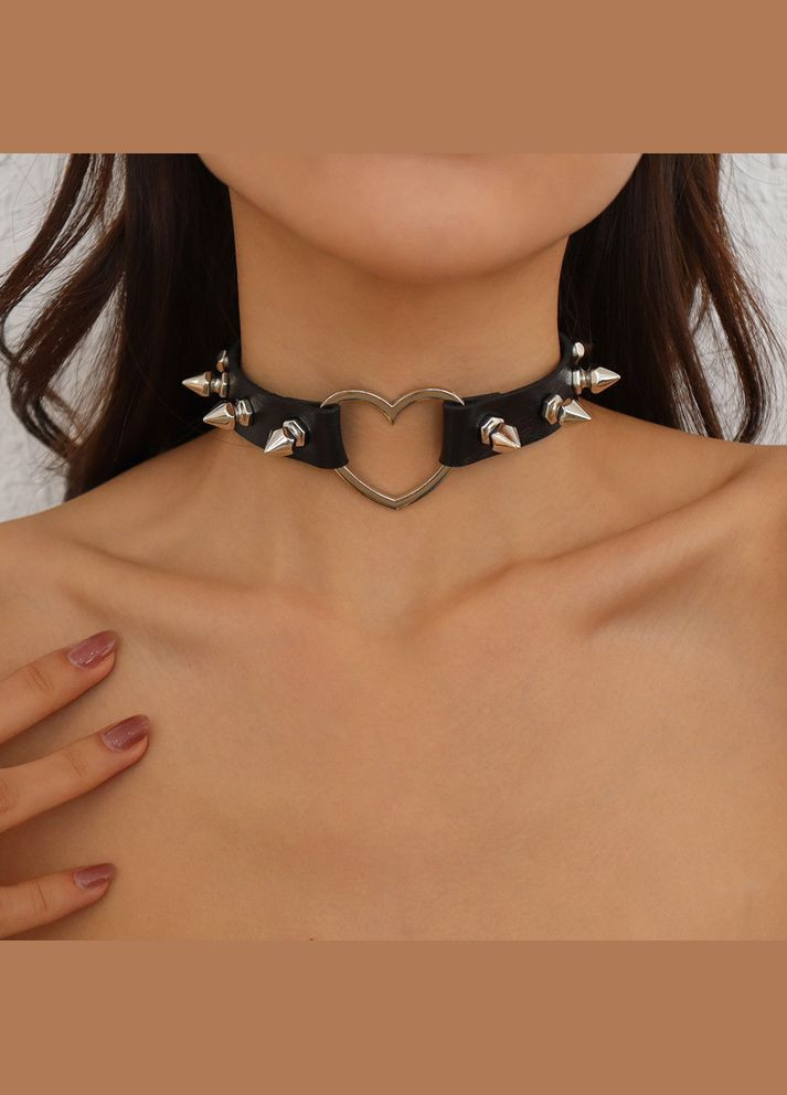 Жіночий чокер з сердечком та шипами в готичному стилі (арт.16048) No Brand екошкіра (347316688)