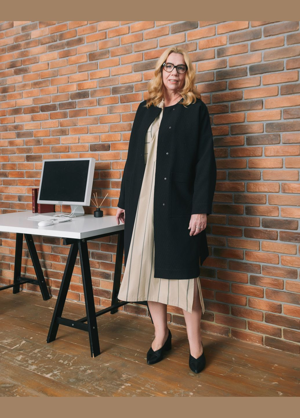 Чорне демісезонне Пальто без коміра оверсайз HankaKohana