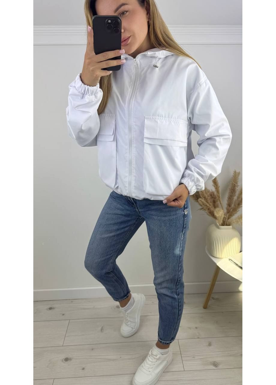 Біла демісезонна жіноча куртка вільного крою з капюшоном Україна