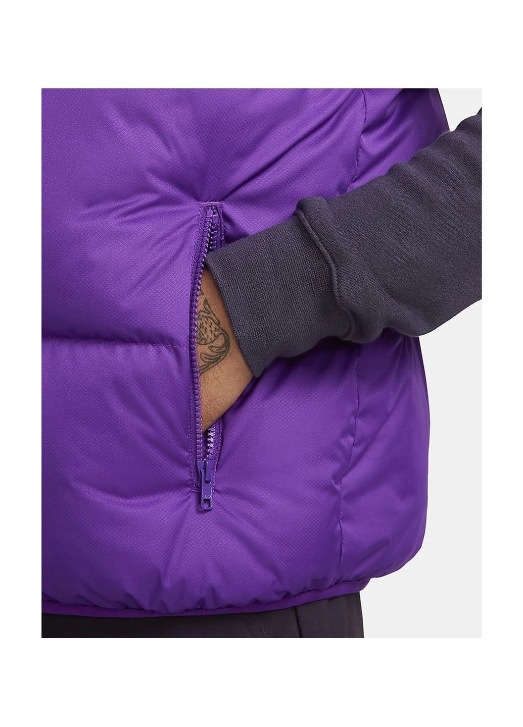 Жилетка чоловіча Sportswear Club Primaloft® Violet Nike (365962043)
