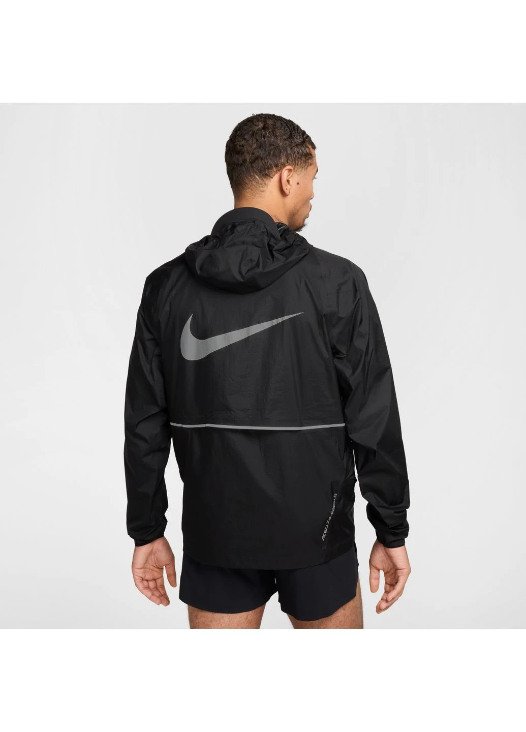 Чорна демісезонна вітровка Nike