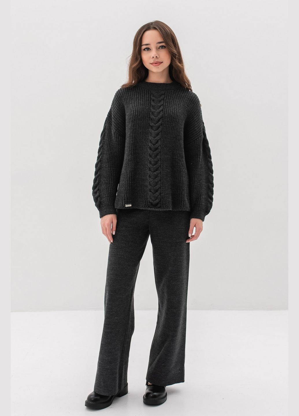 Костюм вязка Джилл Джасинда девственниц. ГРАФИТ 106-3 Suzie (303899618)