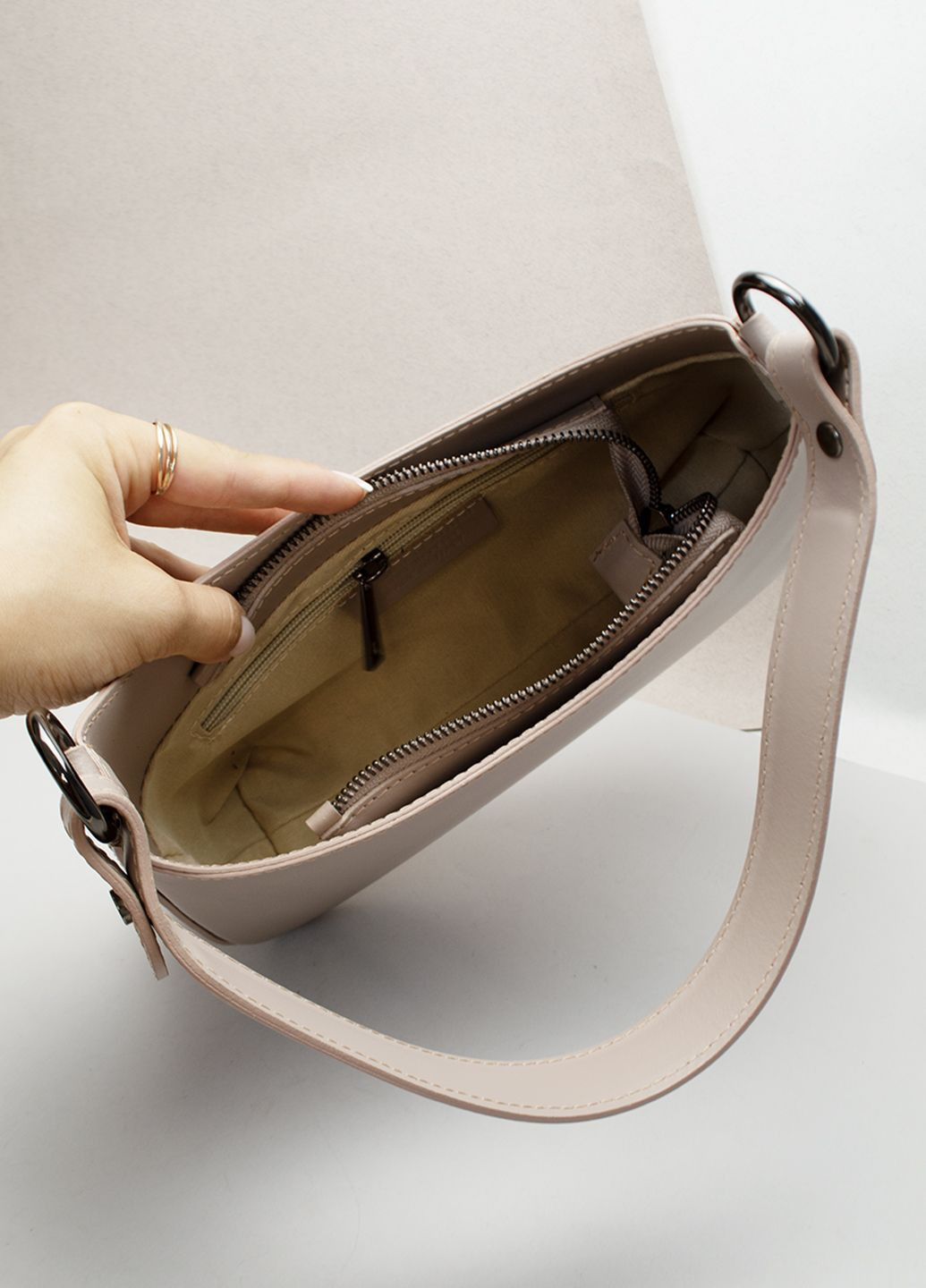 Сумка женская кожаная маленькая полумесяц 03315 пудровая Virginia Conti (300303770)