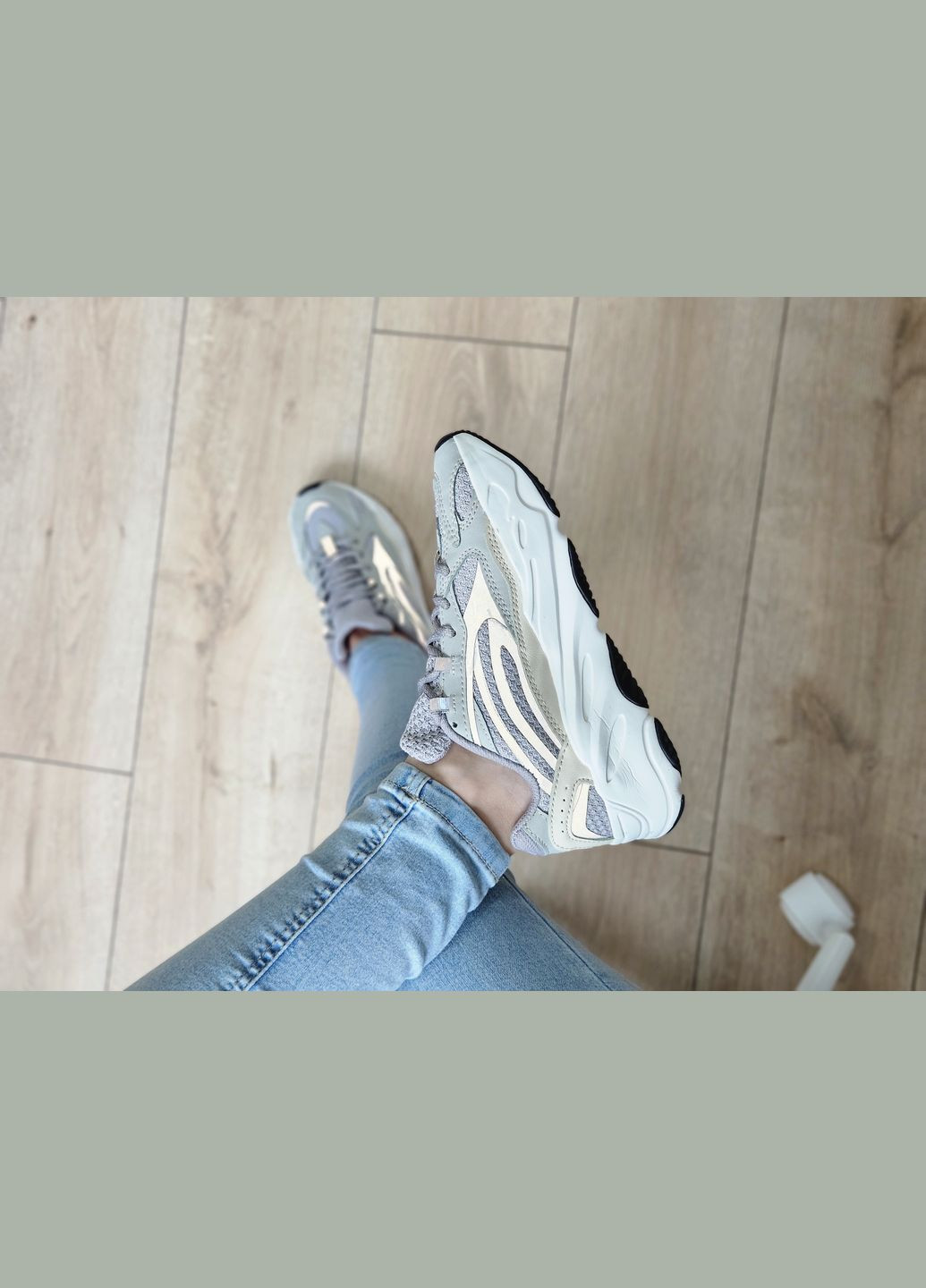 Кроссовки женские и мужские Adidas Yeezy 700 v2 Static beige | Адидас Изи 700 в2 бежевые No Brand бежевые демисезоны (307397807)