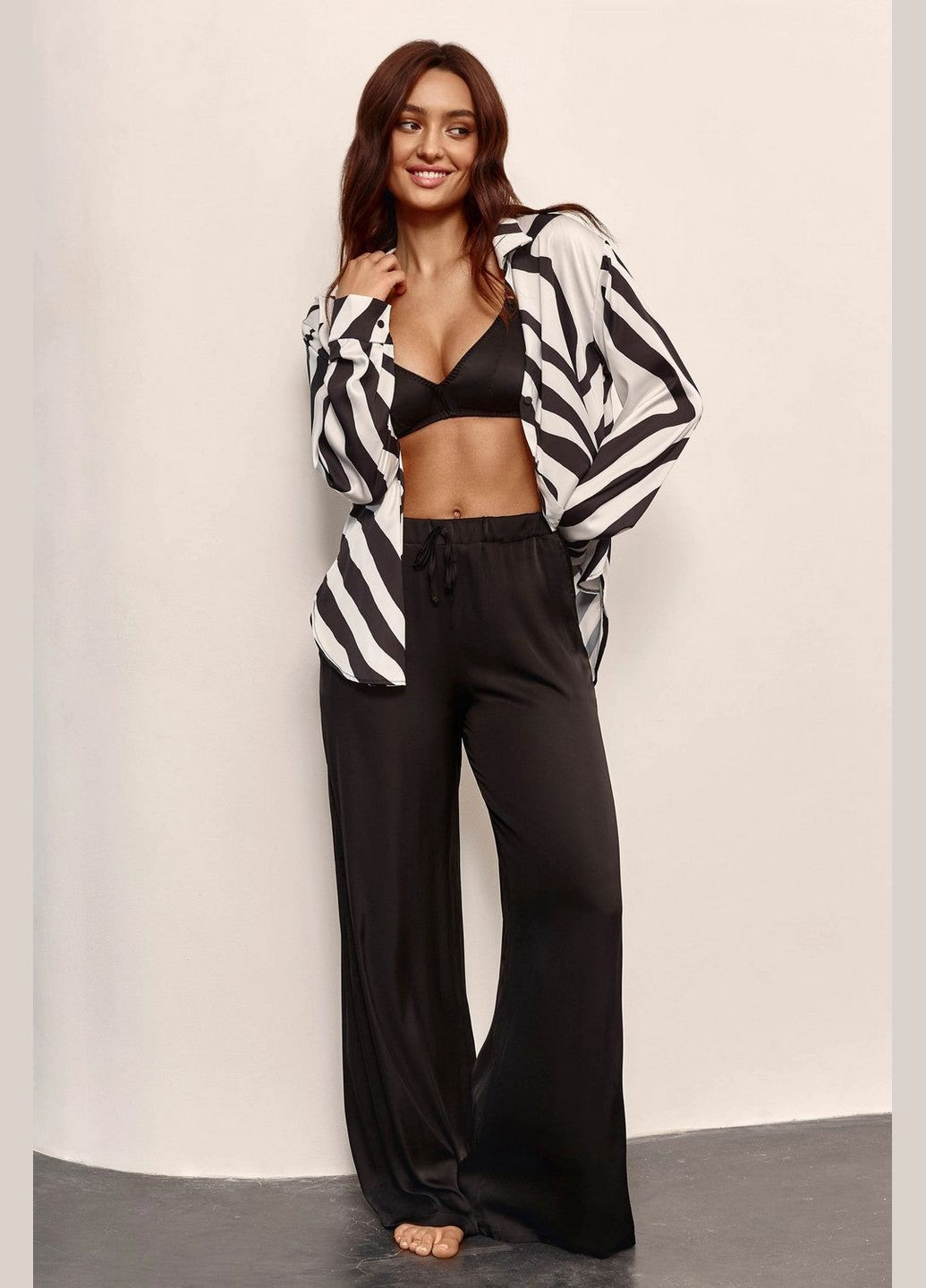 Чорно-білий демісезонний сатиновий комплект з принтом Anabel Arto 8166-6213-7 black/white