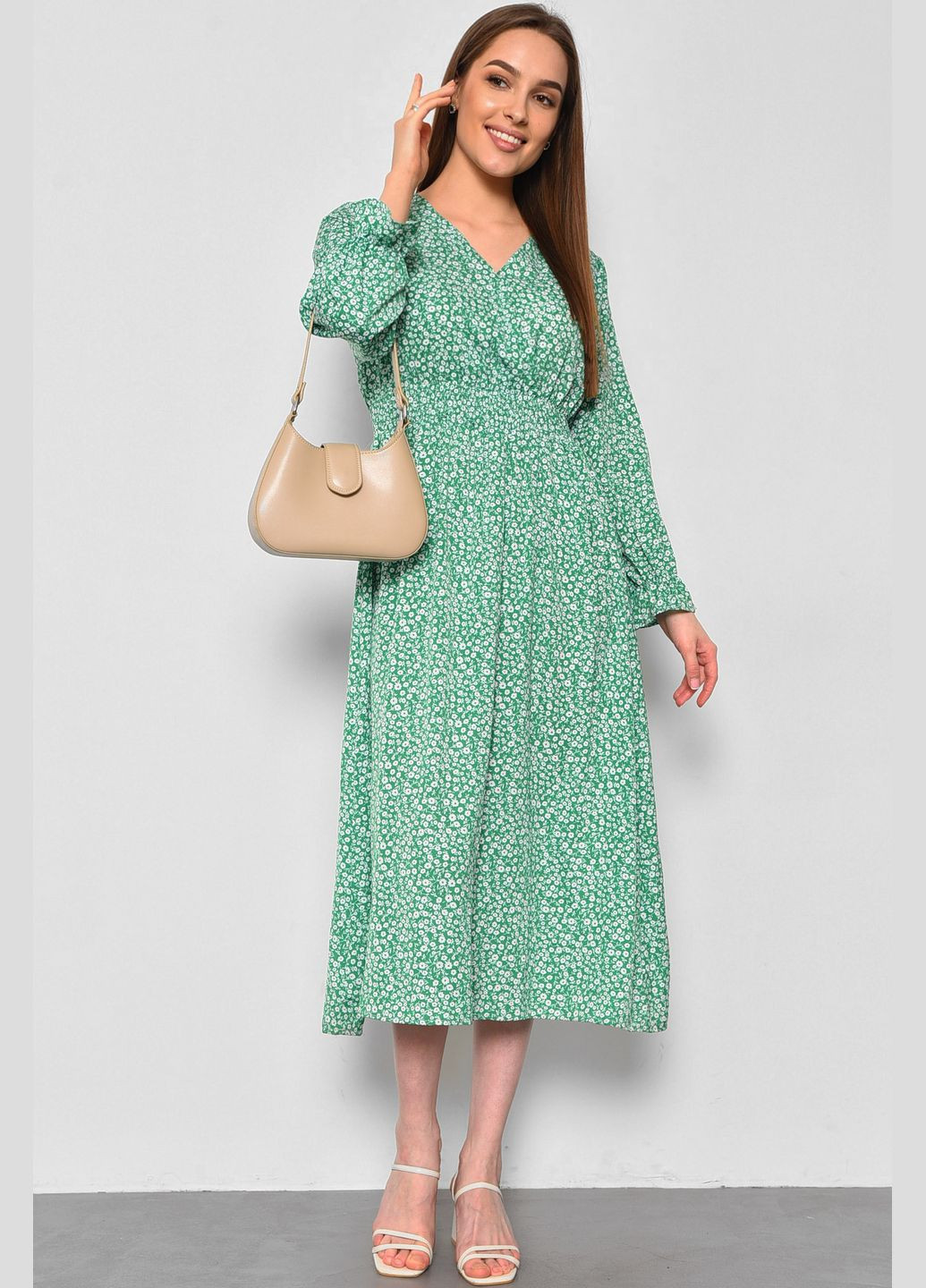 Зеленое коктейльное платье женское зеленого цвета оверсайз Let's Shop с цветочным принтом