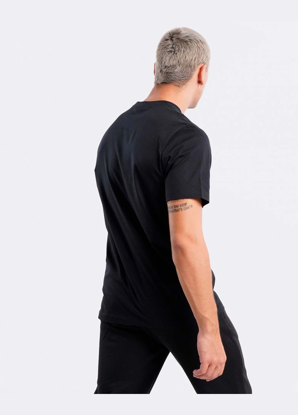 Черная футболка мужская tee icon futura ar5004-010 черная Nike