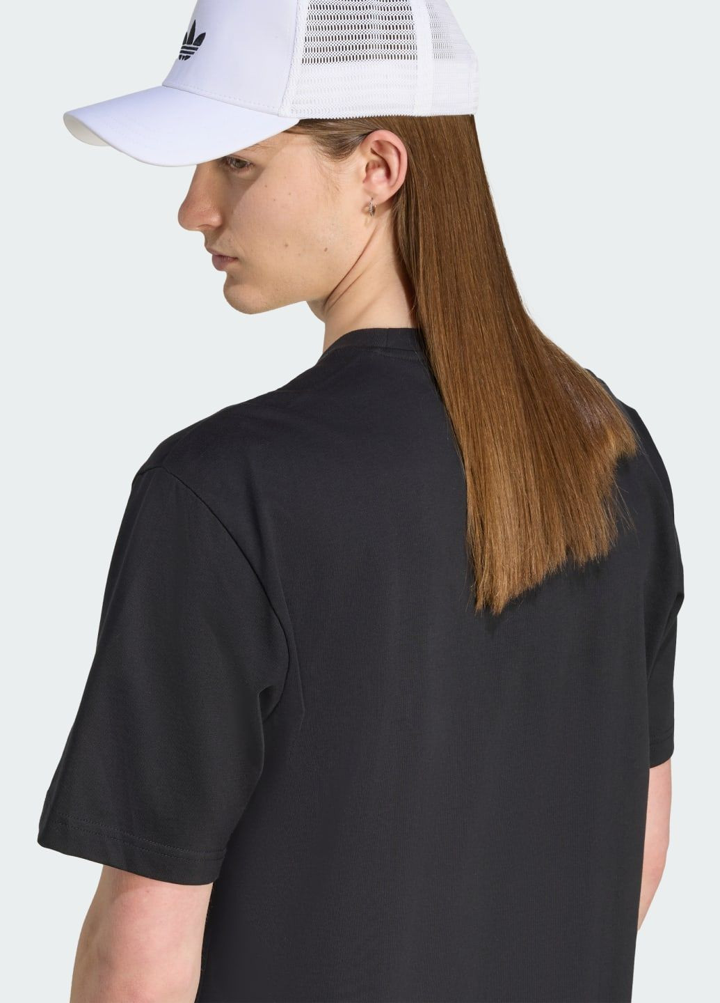 Черная футболка number graphic adidas