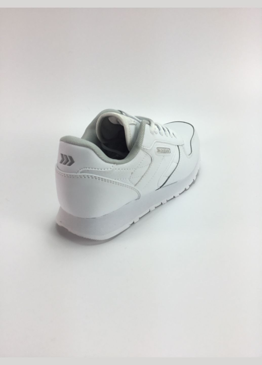 Белые всесезонные женские кроссовки Restime