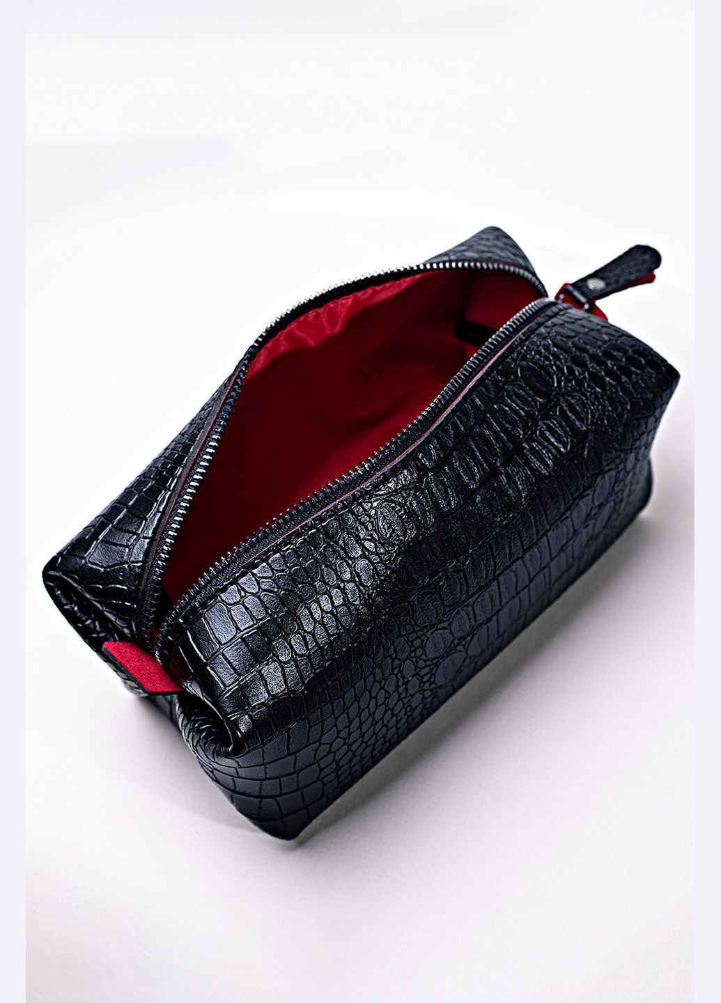 Косметичка з екошкіри матового чорного кольору, крокодил VOLMAS (316302468)