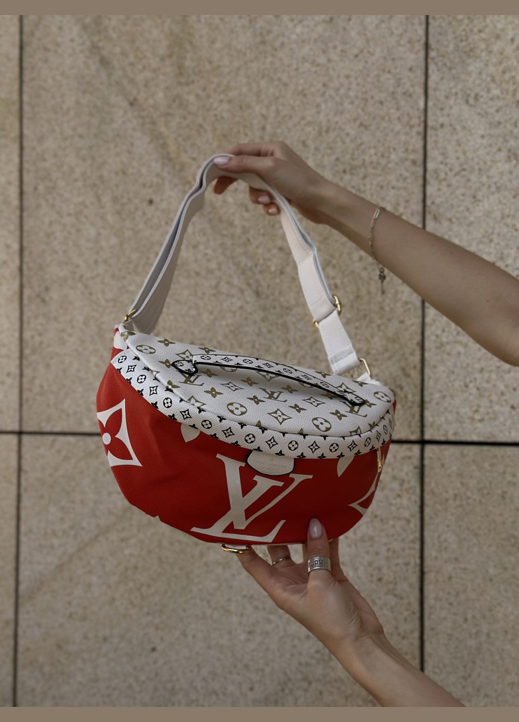 Жіноча сумка LV бананка через плече No Brand (295903402)