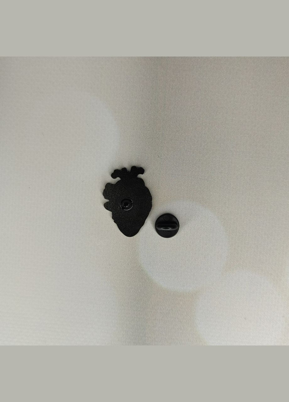 Металлический значок, пин "Сердце с бабочкой" SureGeek (314808603)