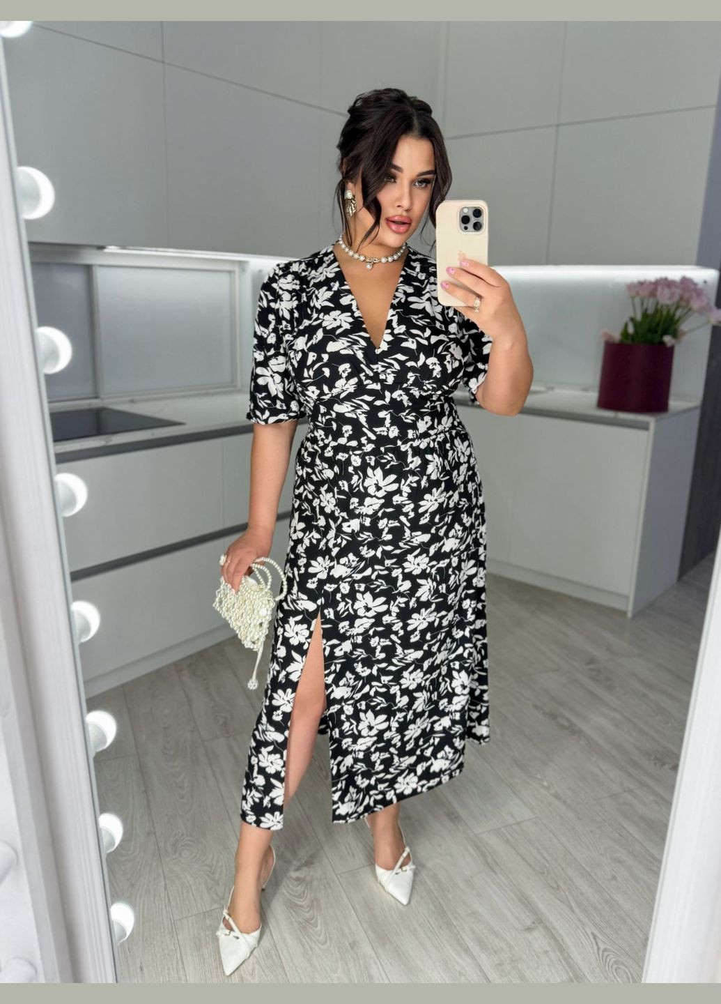 Чорна жіноча сукня софт великі розміри довга з розпіркою на нозі чорна з дрібними квітками You Best