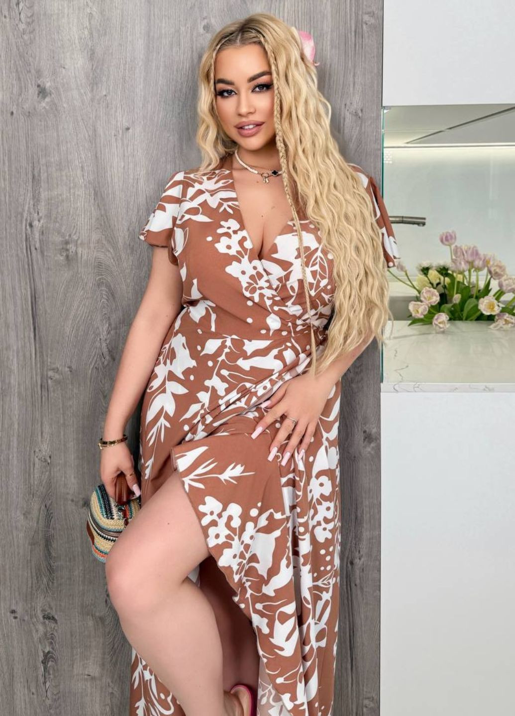 Кофейное повседневный изысканное легкое повседневное летнее меди платье на запах с узором и короткими рукавами. на запах Allthings в горошек