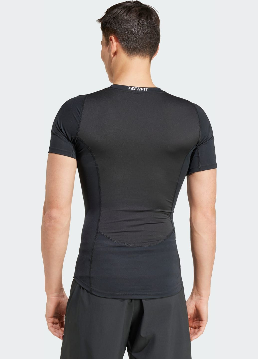 Черная футболка techfit compression training adidas