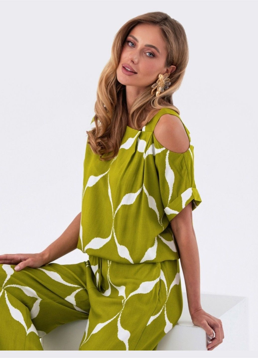 Зелёная блузка зелёного цвета с принтом Dressa