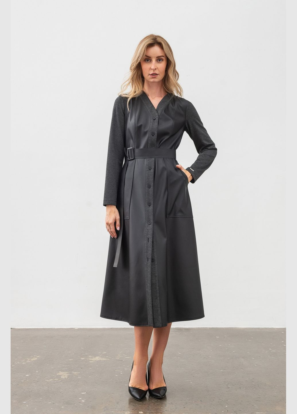 Черное деловое платье Lesia однотонное